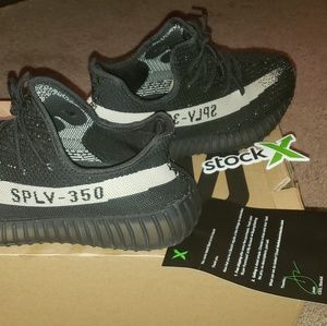 Yeezy 350 boost oreo size 8.5